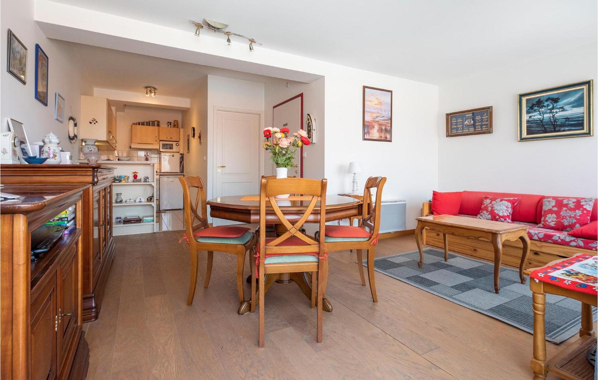 Gorgeous Apartment In Royan With Kitchen Екстер'єр фото